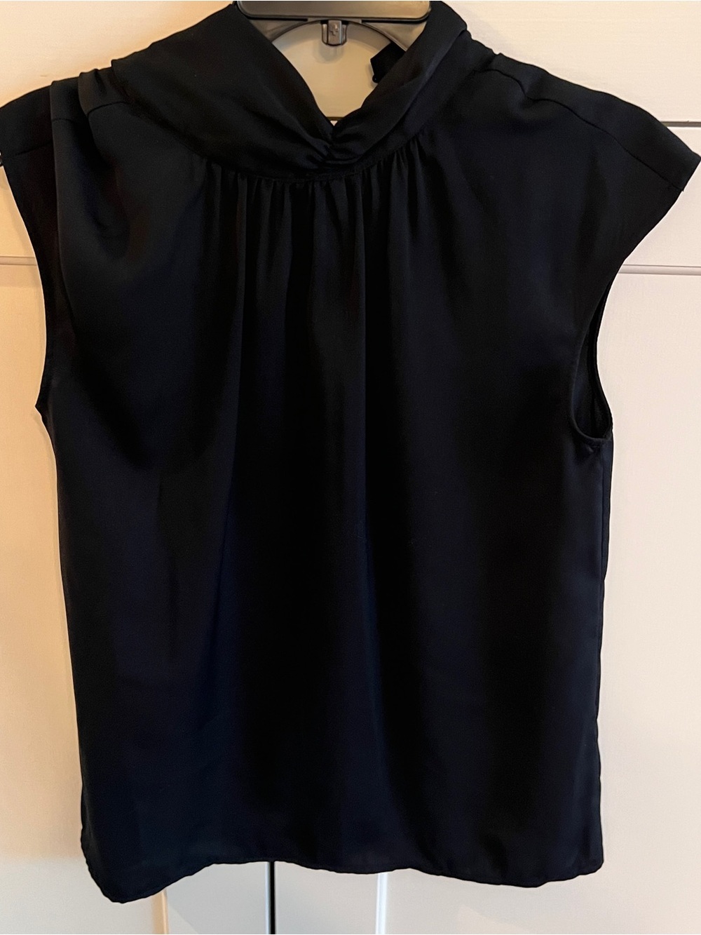 Who What Wear black Sleeveless Ruched Mock Neck Blouse-small